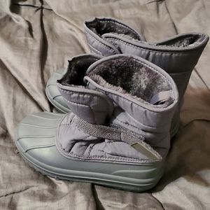 Snow boots